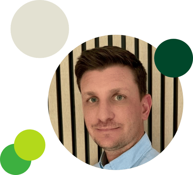 OMEGRO-EasyRoster_Hero_Daniel-Brits